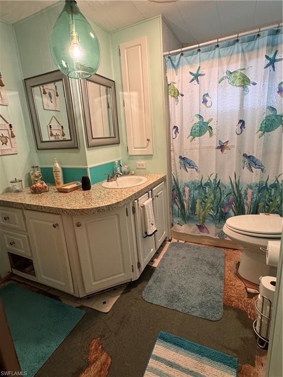 Guest bath, entry from bedroom and from hall