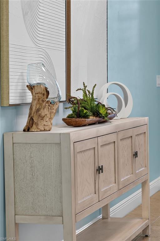 Entry/foyer