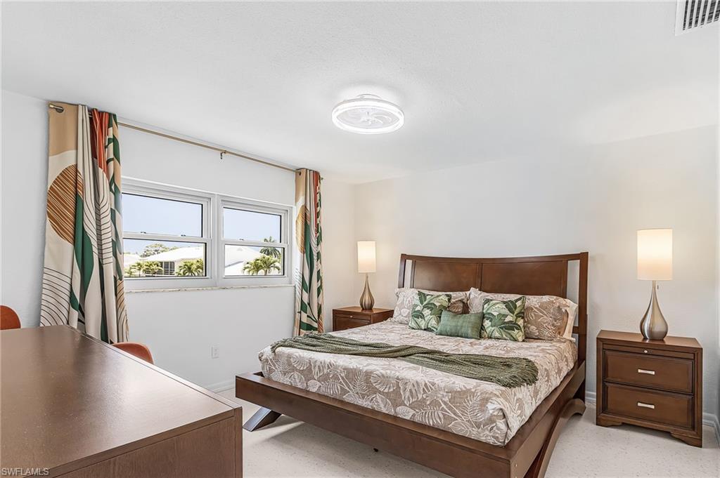 Master Bedroom w/King size Tempurpedic bed