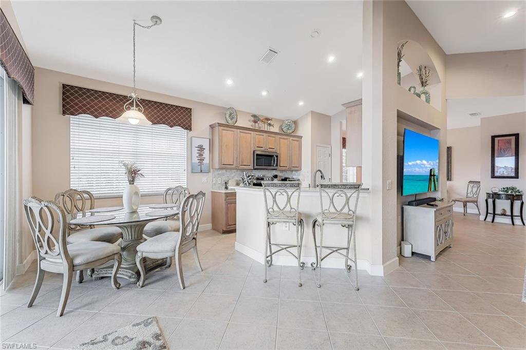 Eat in Kitchen and Breakfast Bar keeps you in contact with the Chef!