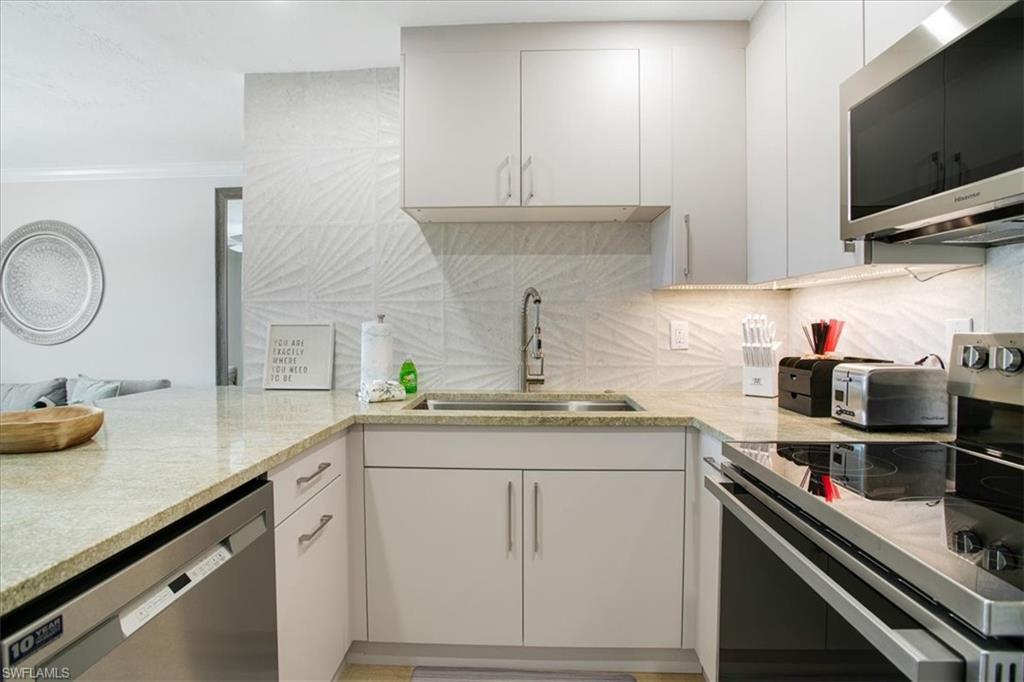 457 Tallwood ST 305