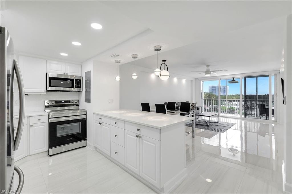 Open Concept kitchen and living areas!
