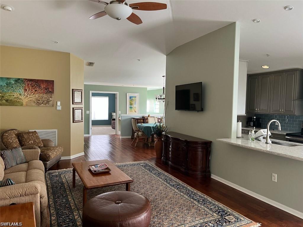 1405 Tiffany LN 1408 photo 16