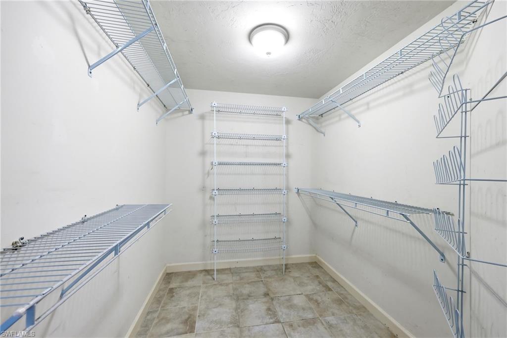 Walk - In Closet