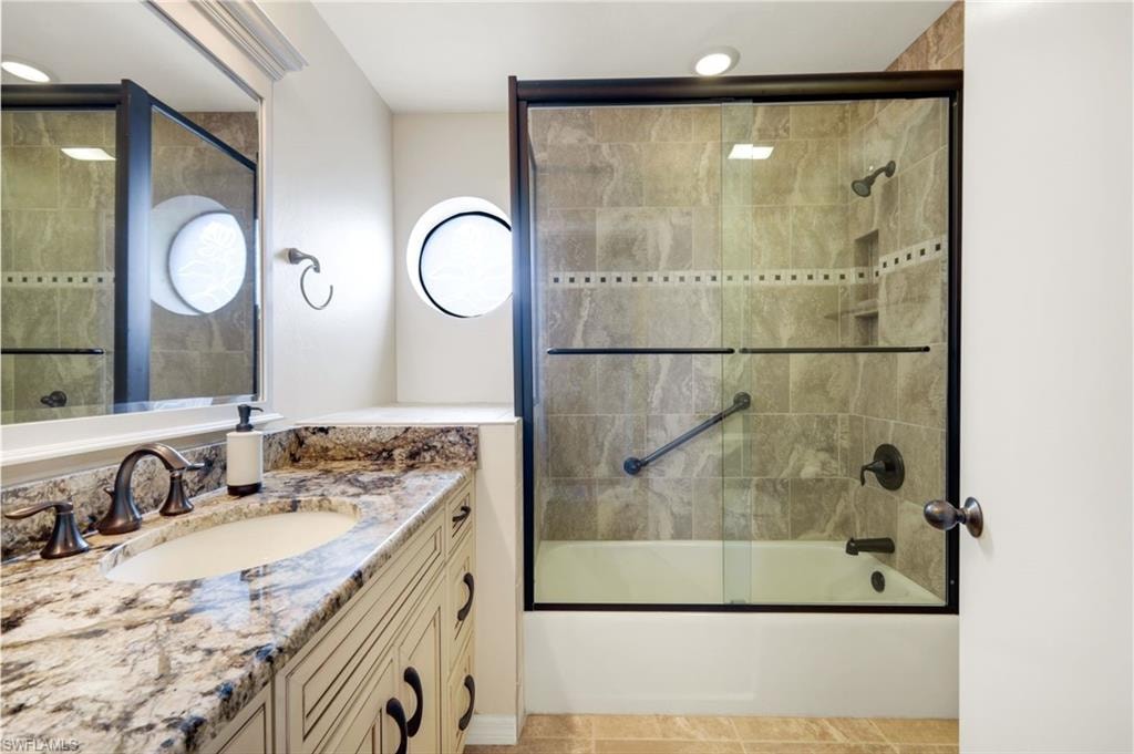 Full Guest Bath with Tub & Shower Combo