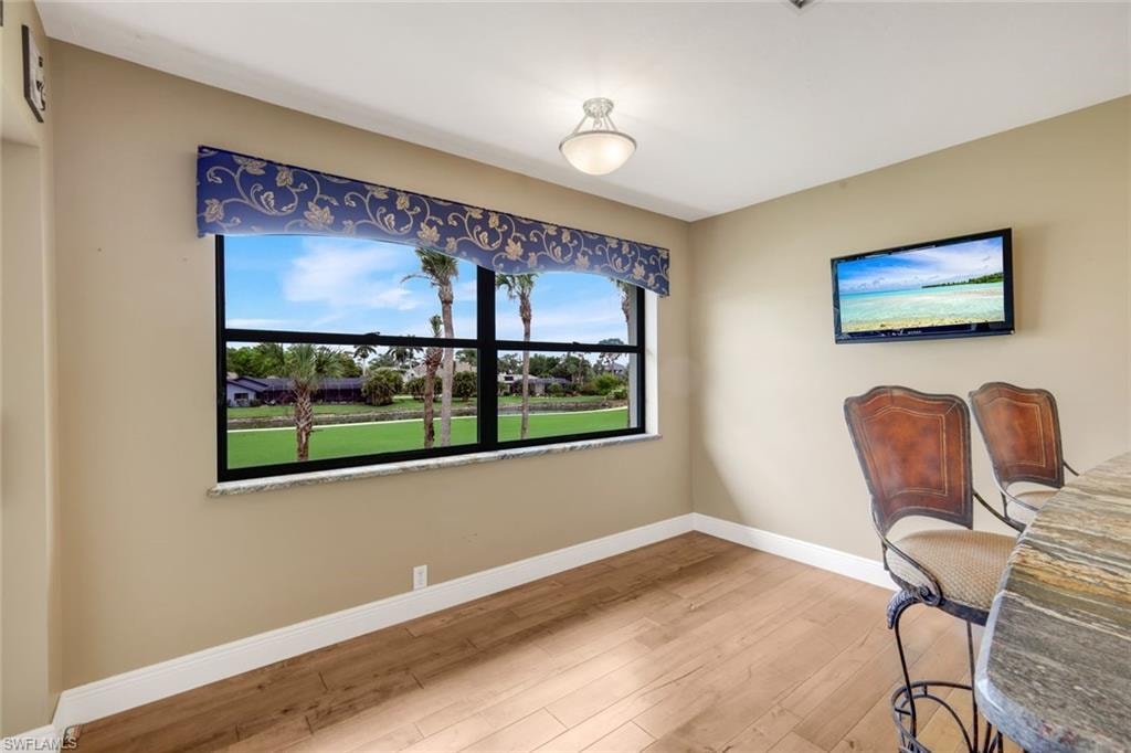 Large Area For Eat In Kitchen Set