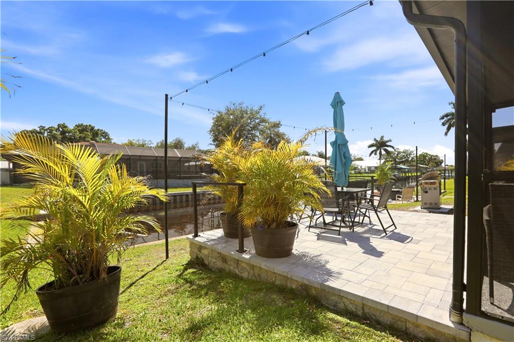 Paver outdoor living space