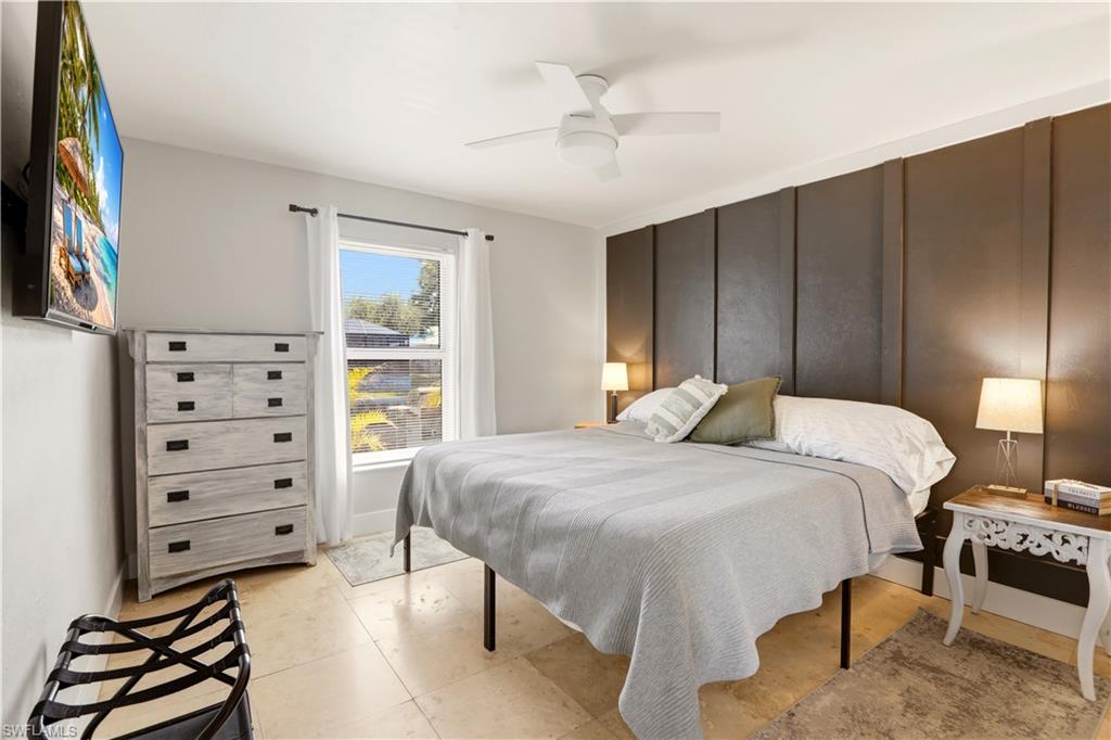 King Bed/ Feature Wall/ Smart TV