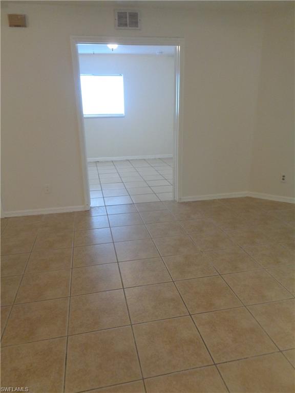 Dining area in between the kitchen and guest bedroom 1