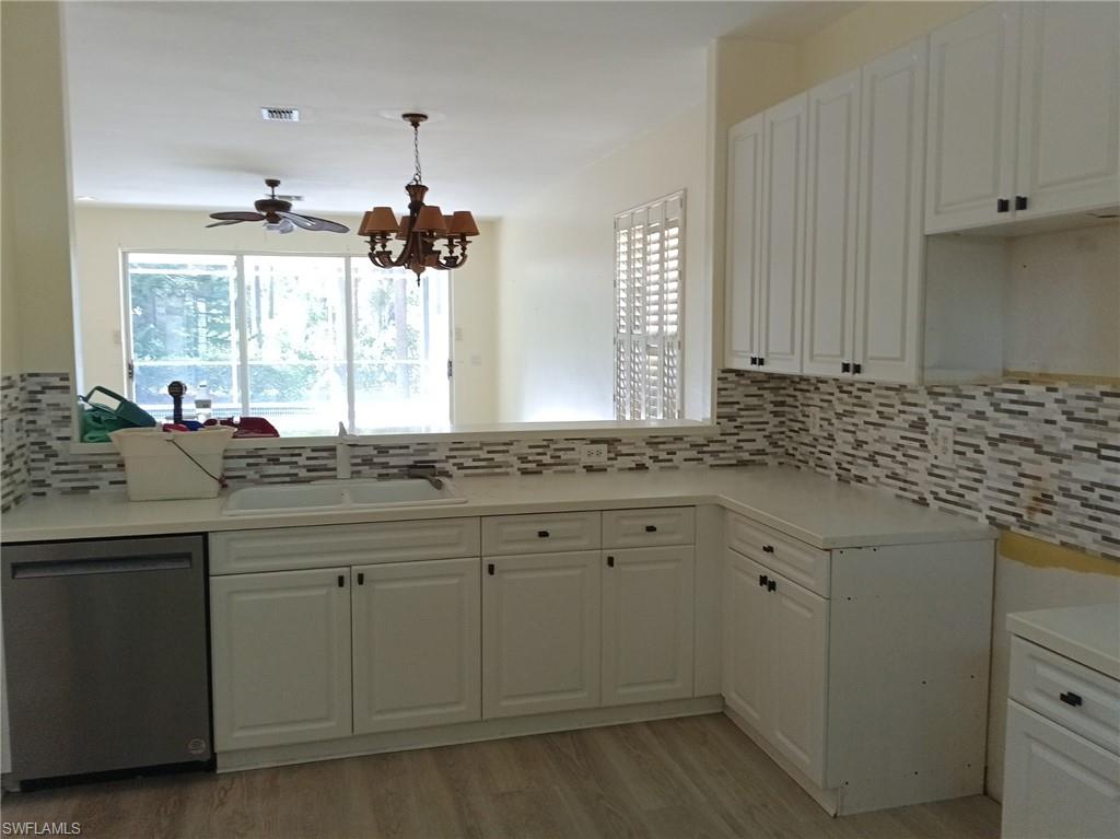 9894 Colonial WALK N photo 7