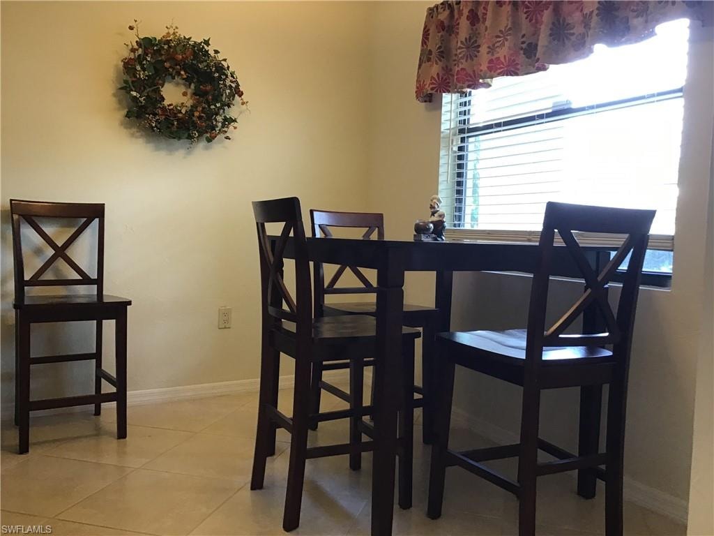 Eat-in kitchen area