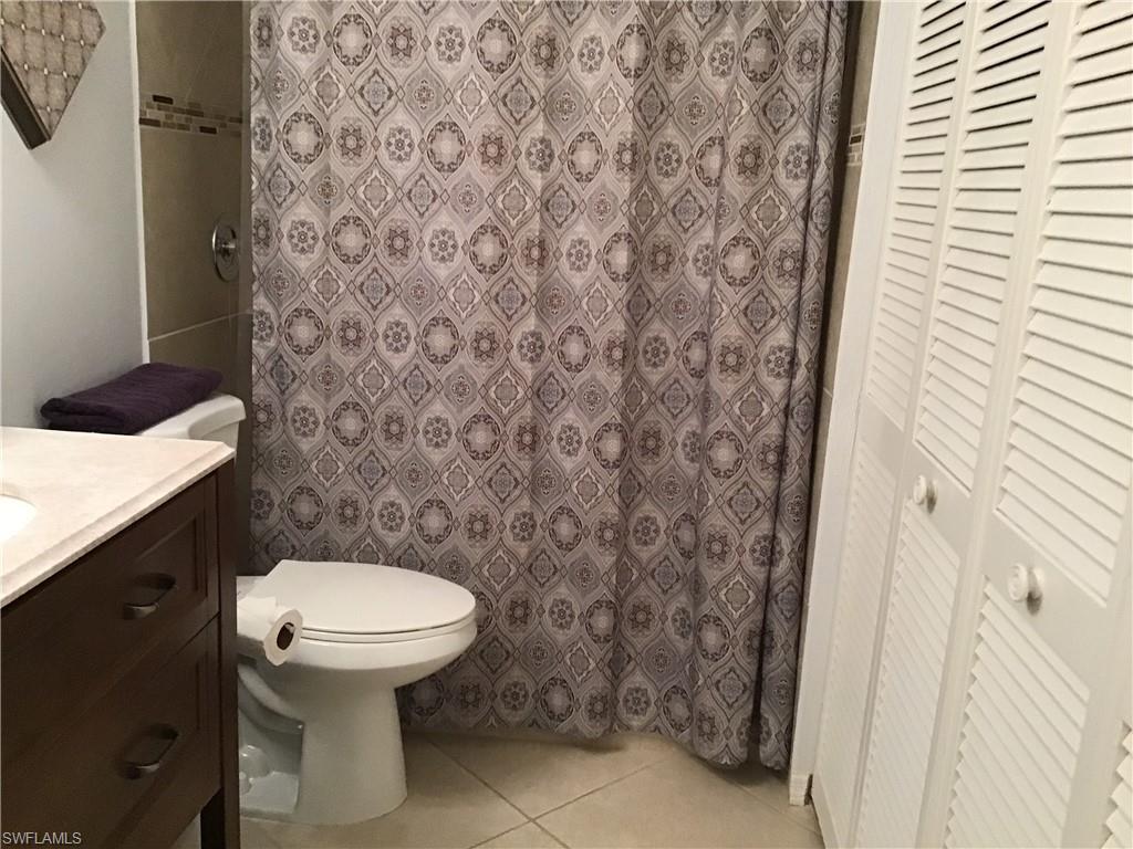 Guest Bath has laundry