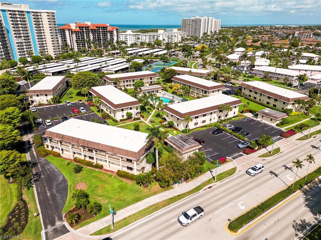 Bird's eye view of apartment complex
