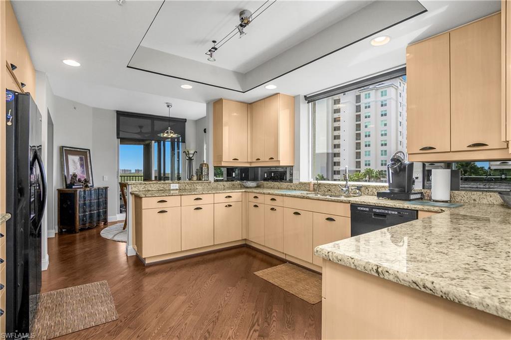 425 Cove Tower DR 504 photo 15