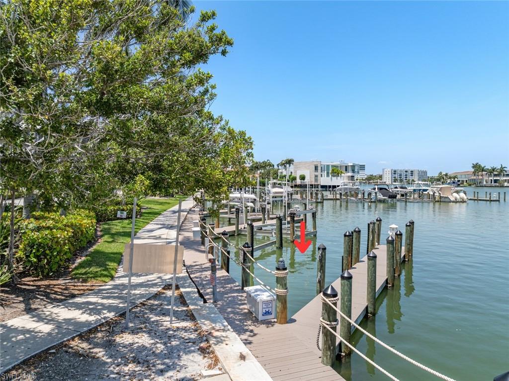 Venetian Bay yacht club wetslip in Park Shore