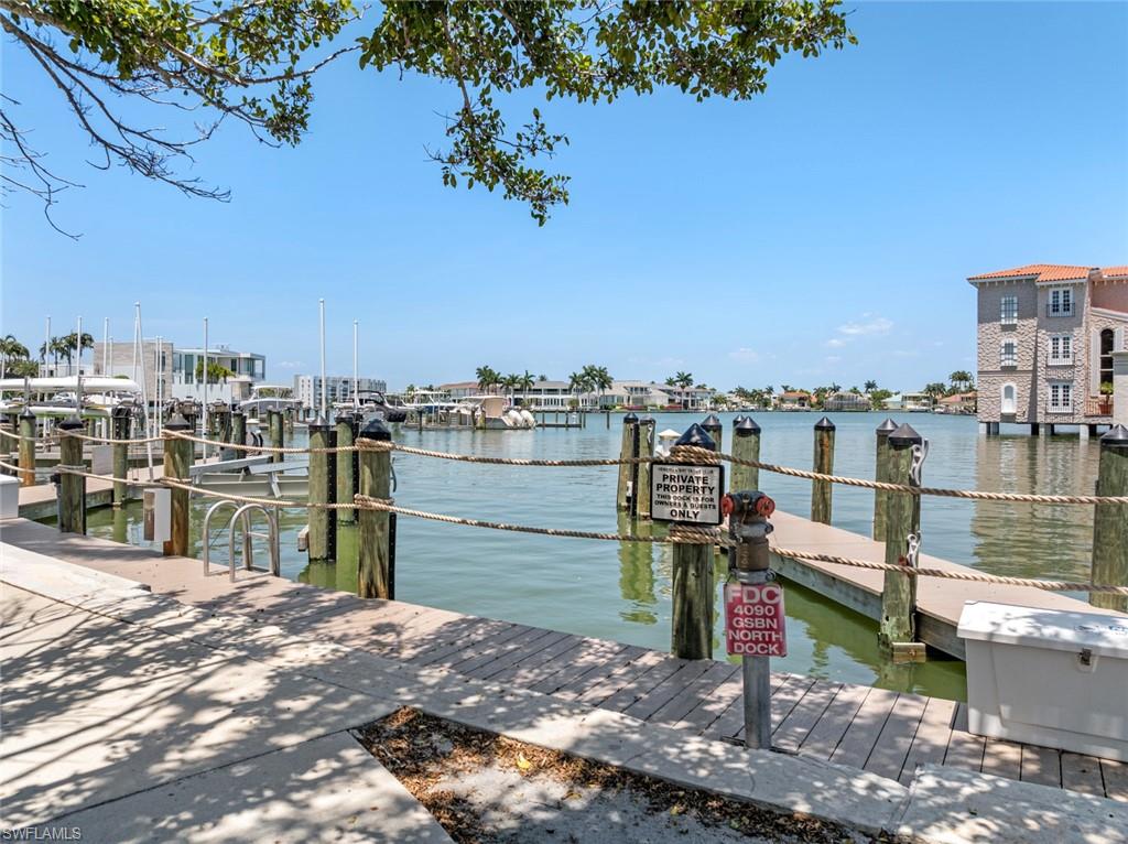 Venetian Bay yacht club wetslip in Park Shore