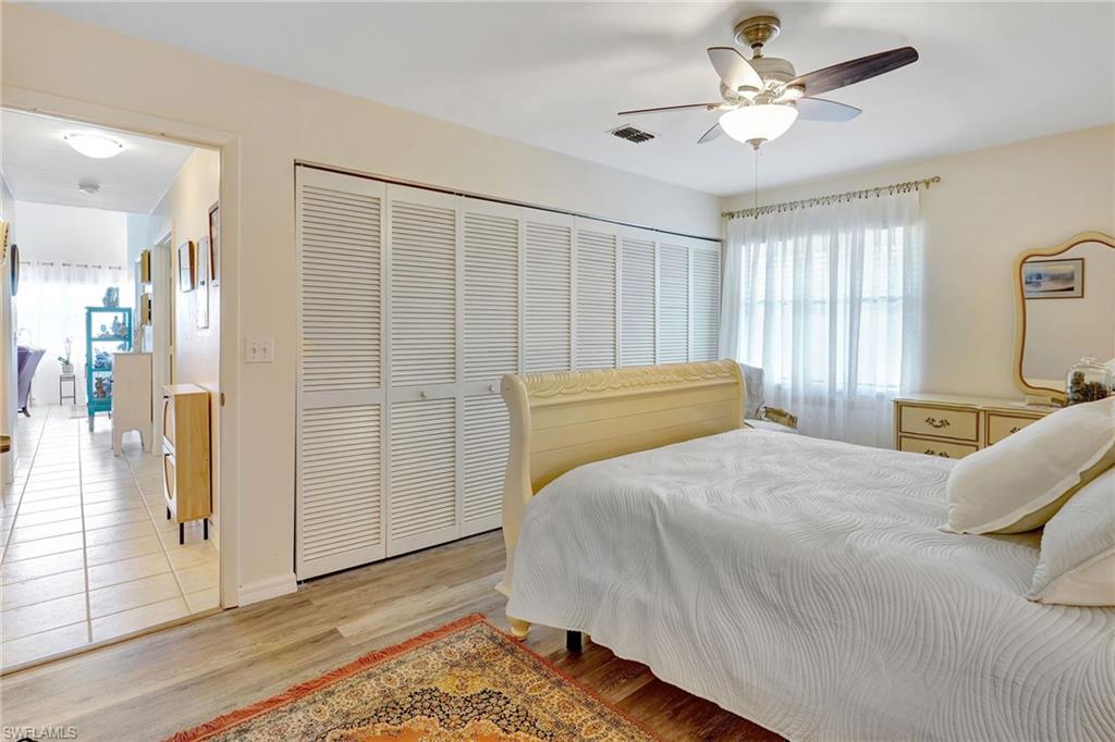 Primary bedroom w queen sized bed
