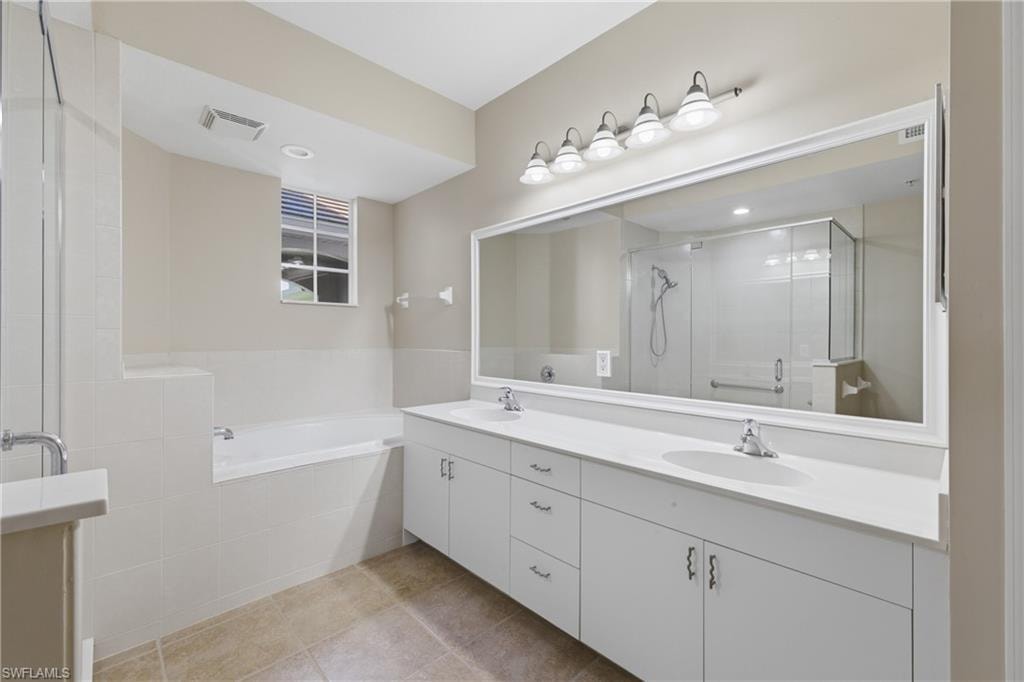 Plenty of room for 2 to get beautiful