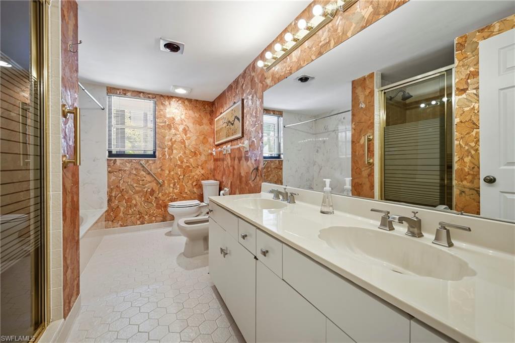 2nd Master/Den Ensuite Bathroom