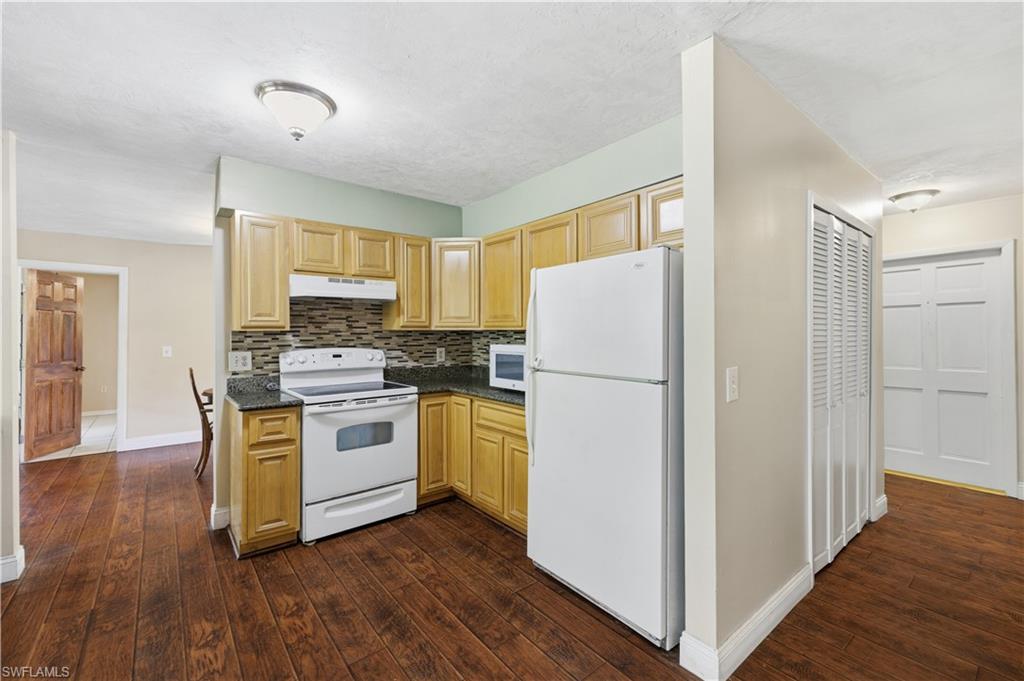 5681 Bur Oaks LN photo 17