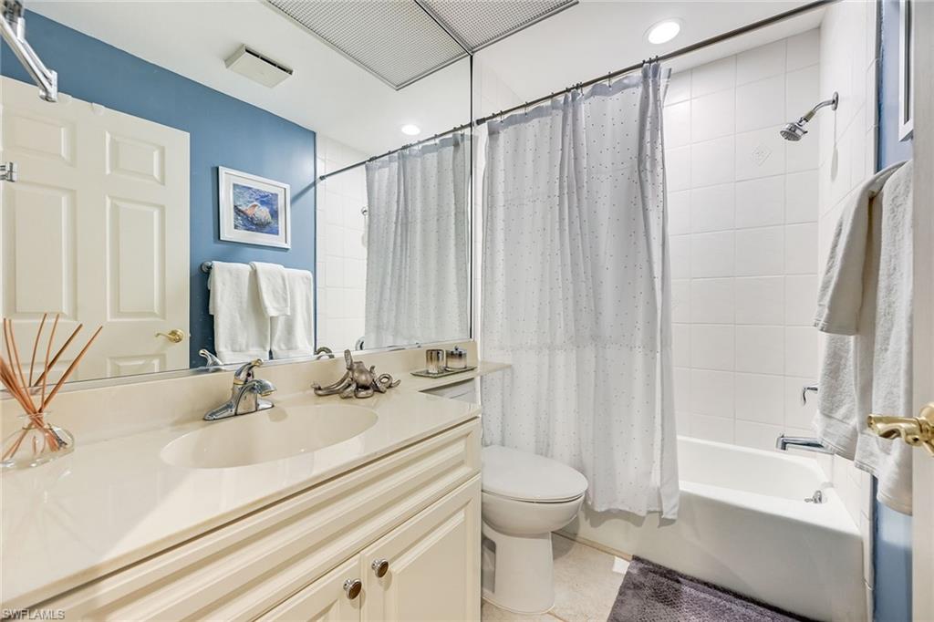 2nd Full Bathroom with shower/tub combo