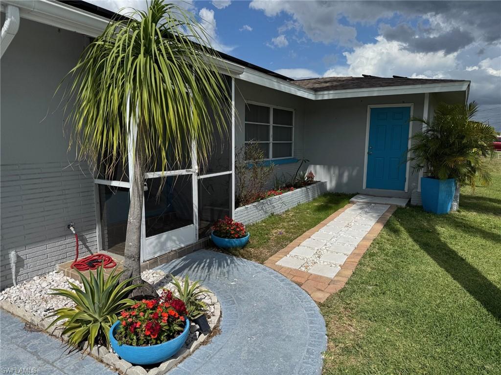 If you need a home office with a separate entrance, this home may be the one you are looking for.
