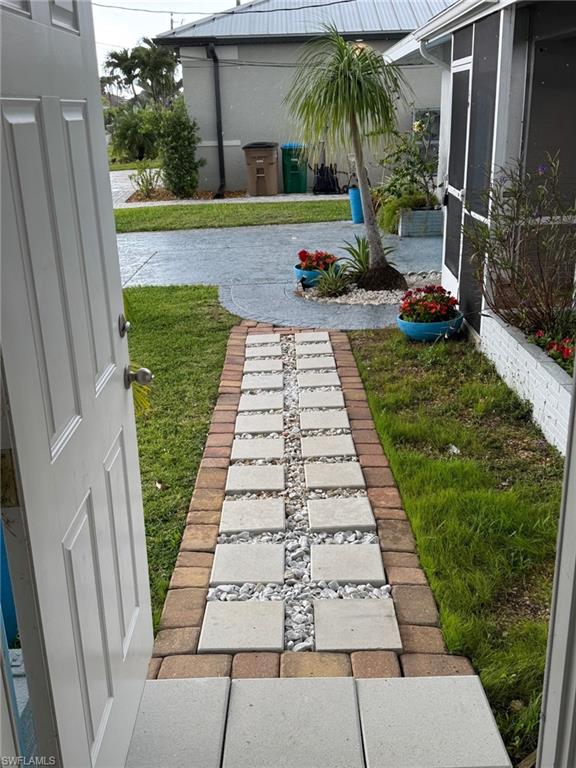 This is the walkway from the front bedrooms door.
