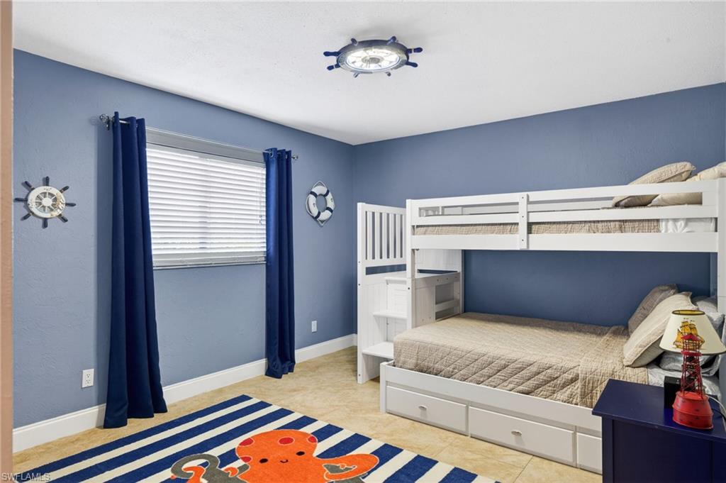 402 SW 37th LN photo 23