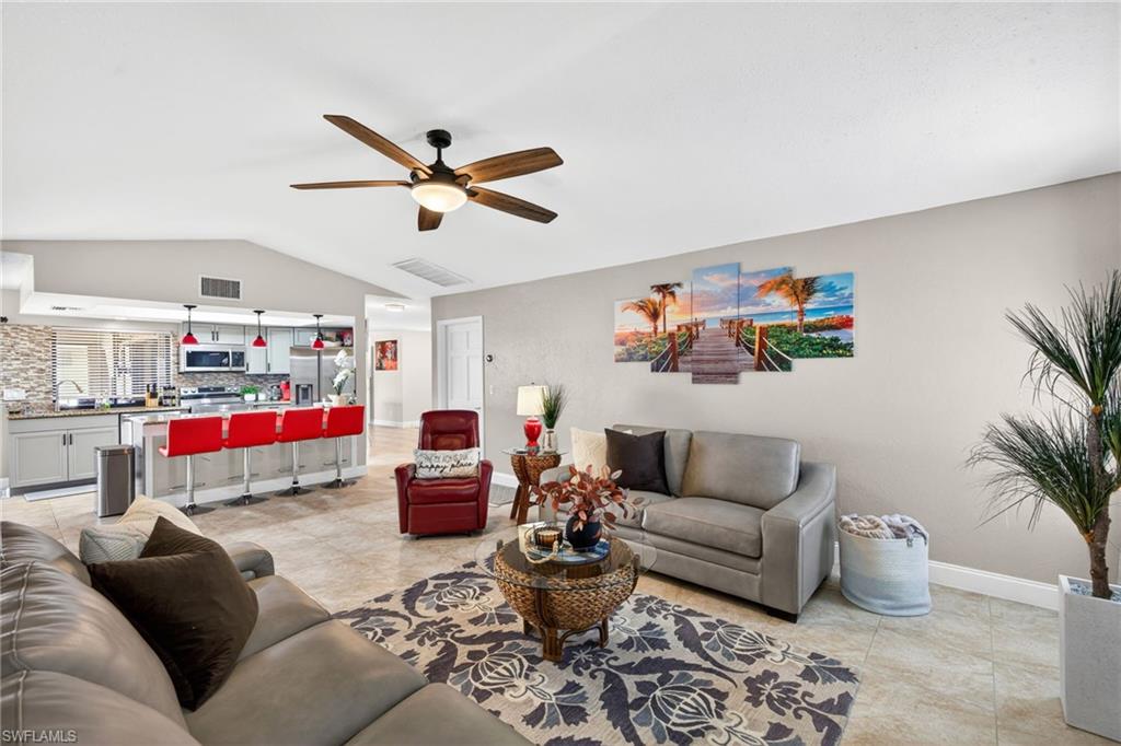 402 SW 37th LN photo 6