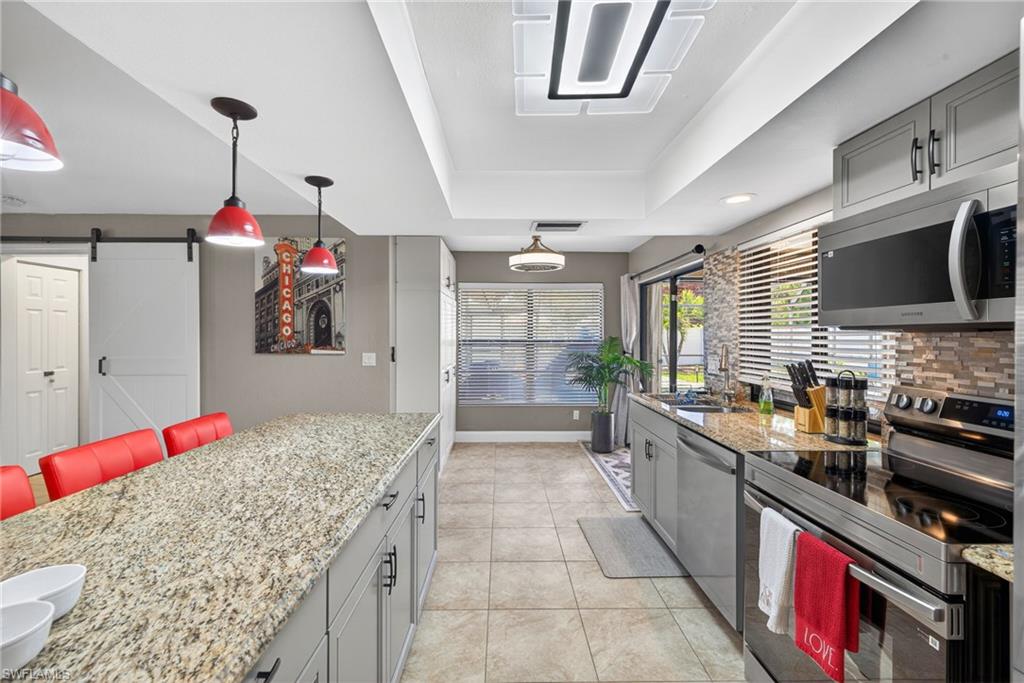 402 SW 37th LN photo 13