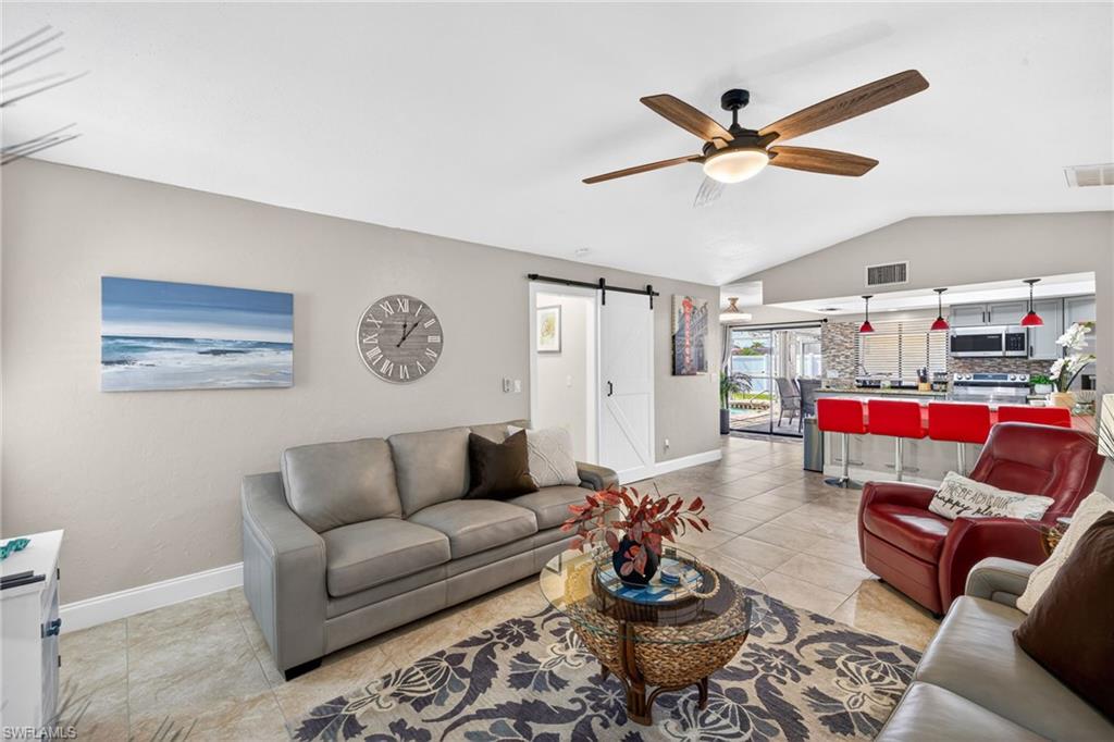 402 SW 37th LN photo 9