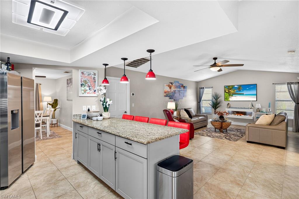402 SW 37th LN photo 14