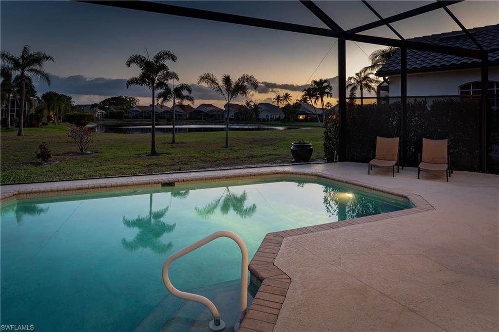 Pool & Lanai w/ Lake View - Twilight