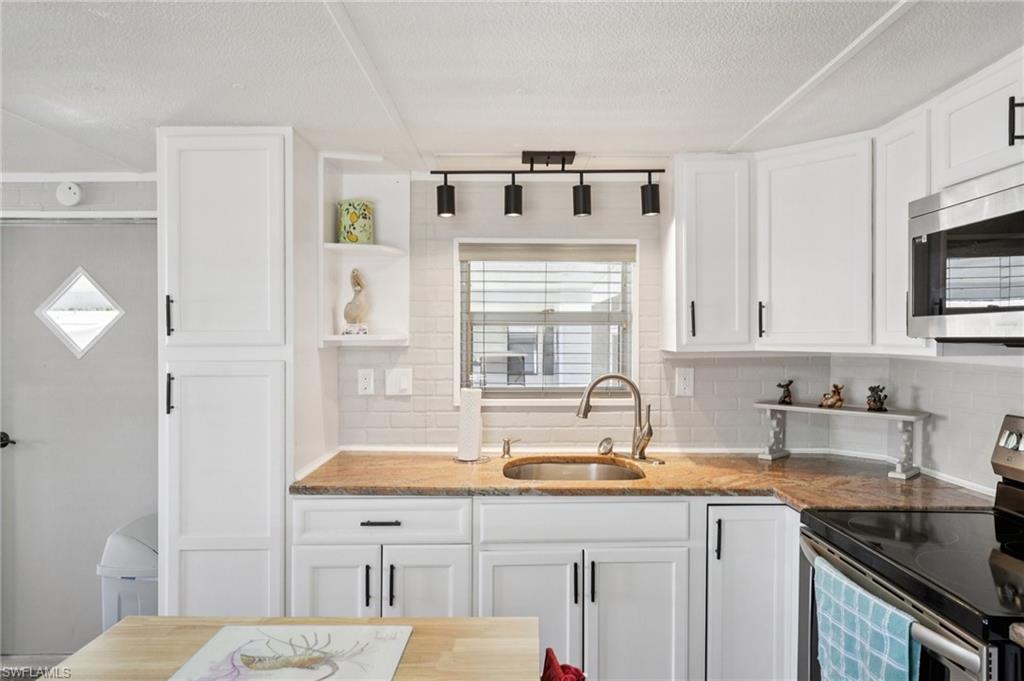 9806 Sugarberry WAY photo 10