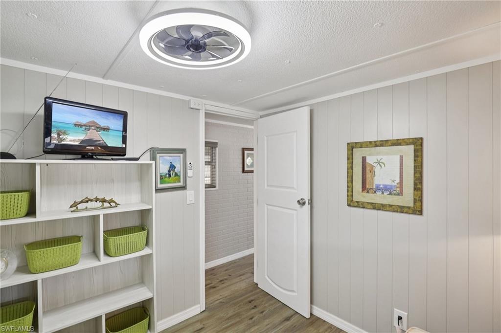 9806 Sugarberry WAY photo 14