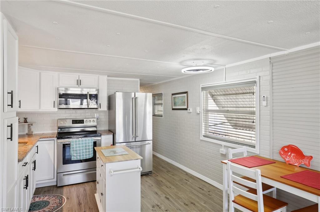 9806 Sugarberry WAY photo 11