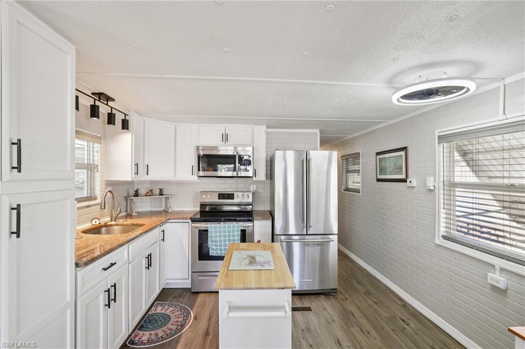 9806 Sugarberry WAY photo 8