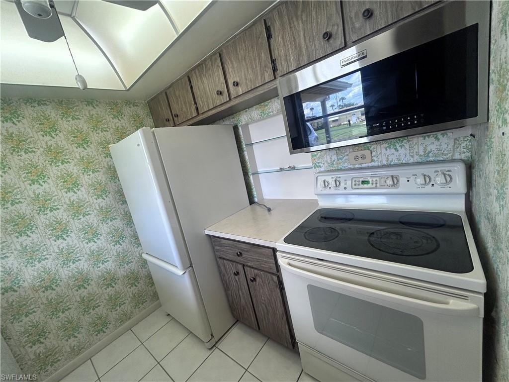 2210 Gardenia WAY photo 7