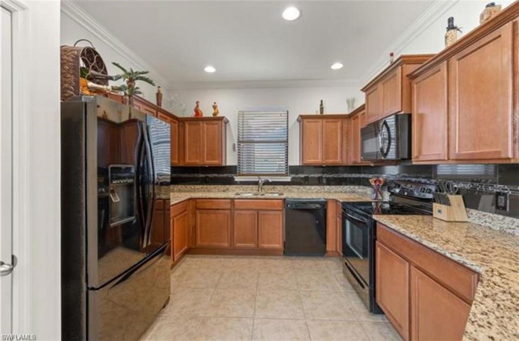 304 SW Trafalgar PKWY photo 10
