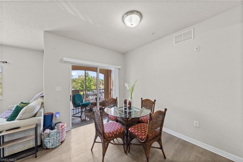 Light filled dinning area