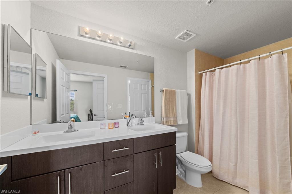 Spacious bathroom