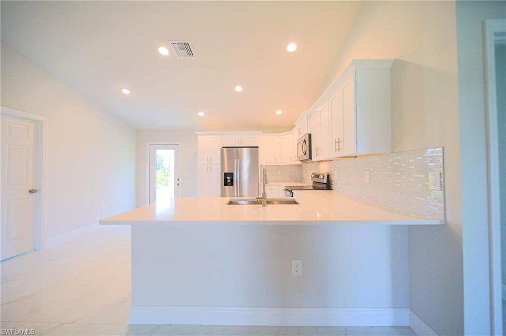 The Kitchen Peninsula Seats 3 To 4 People Comfortably!