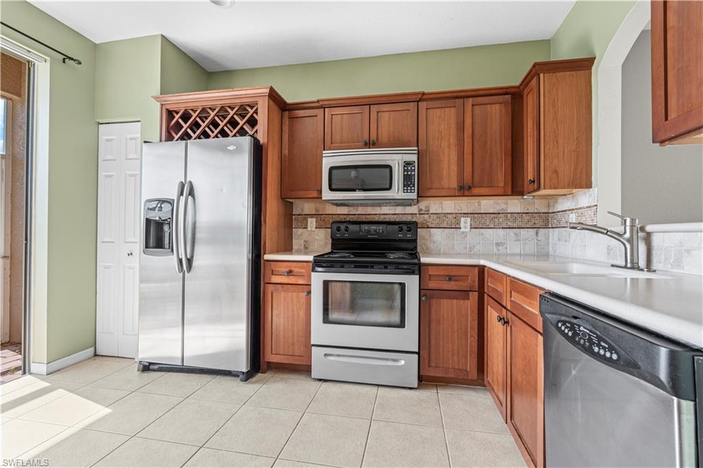 9808 Roundstone CIR photo 20