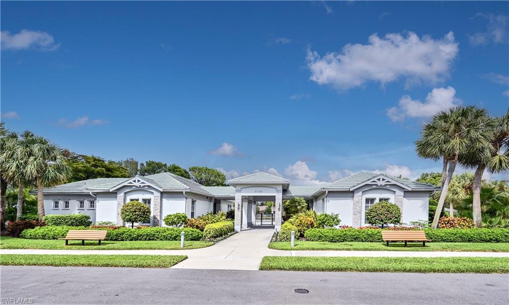Ranch-style house featuring a front yard