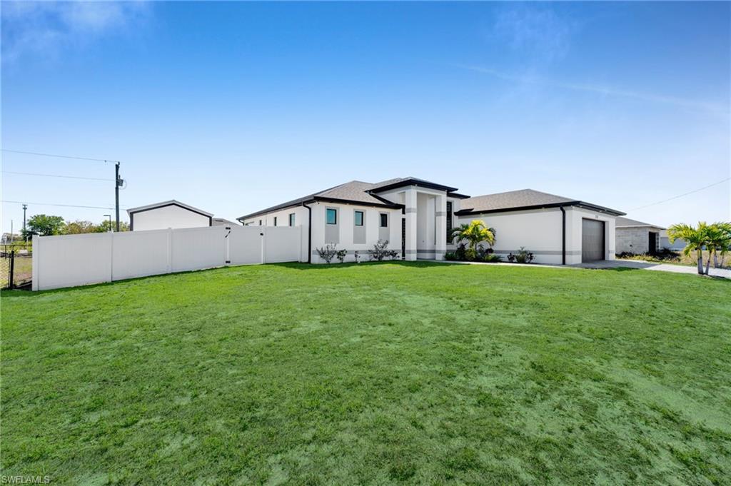 523 NW 16TH PL