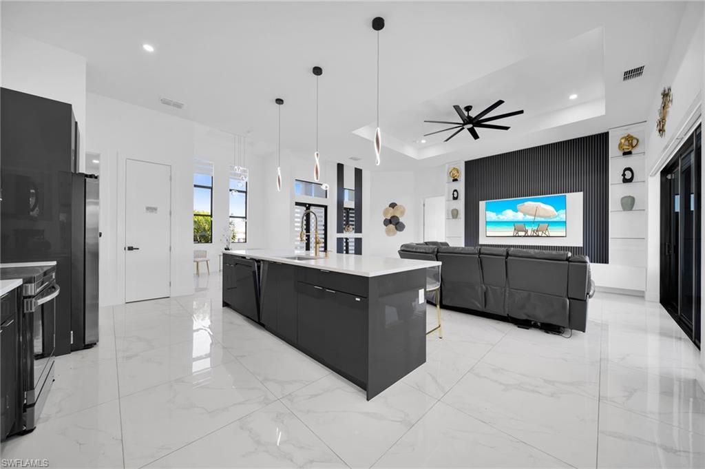 523 NW 16TH PL