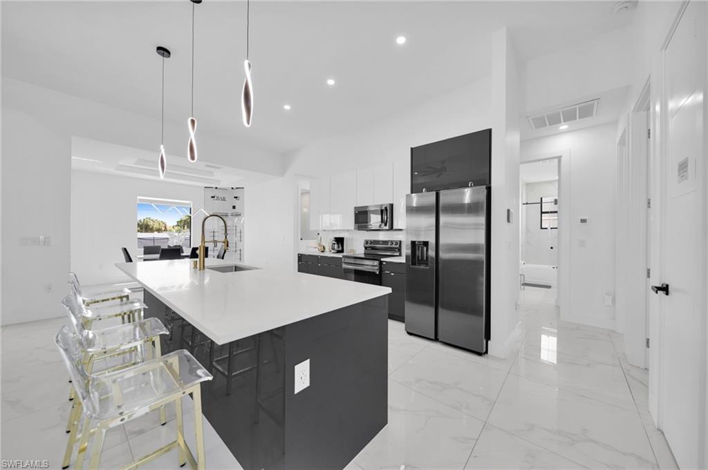 523 NW 16TH PL