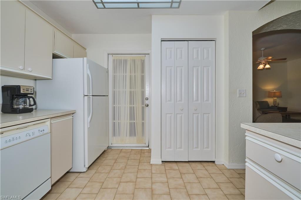 DOOR TO LANAI