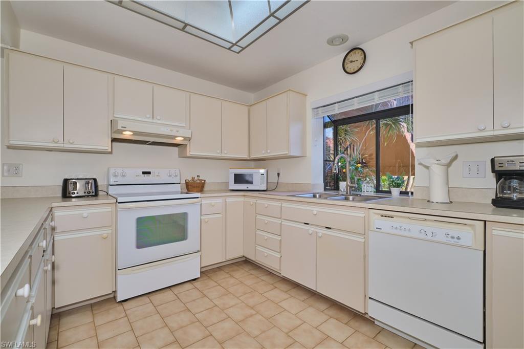 LIGHT KITCHEN
