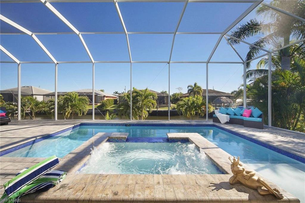 Integrated pool / hot tub with a sunroom, a lanai, and a patio area